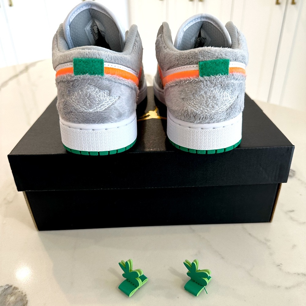 Air Jordan 1 Low SE- Rabbit - Picture 4 of 7